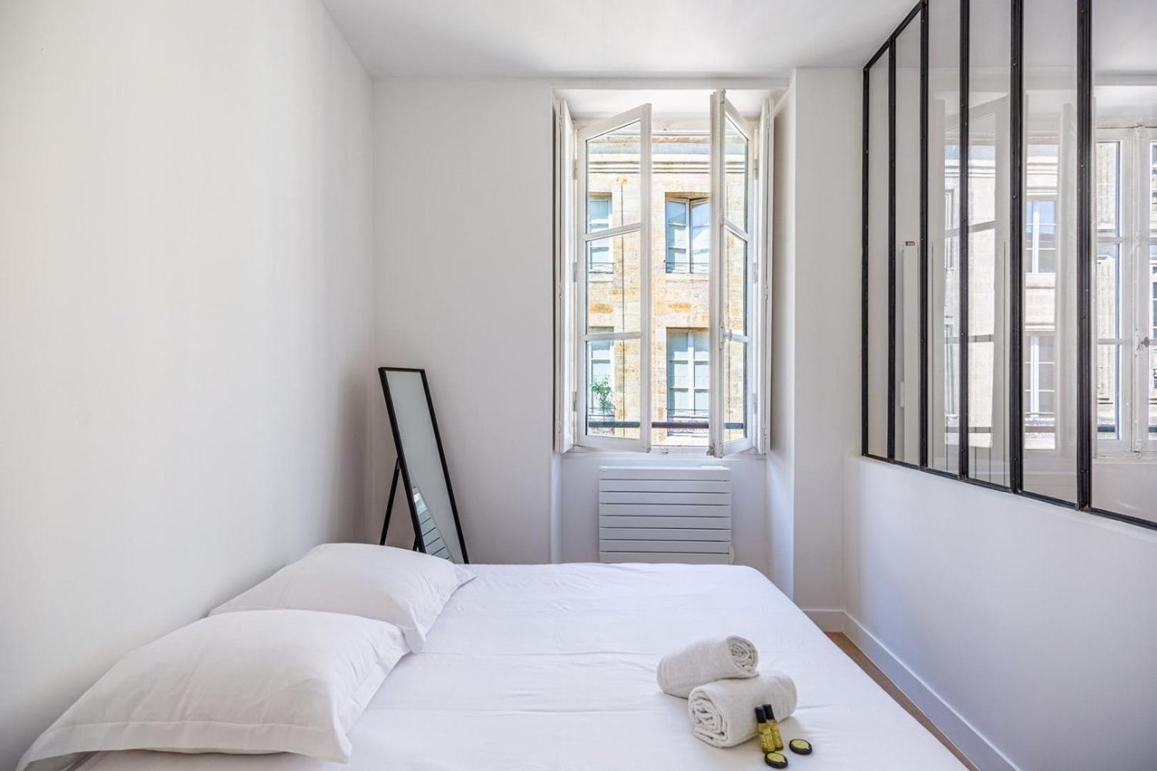 Ferienwohnung Guestready - A Bright Minimalism In The Centre Bordeaux Exterior foto