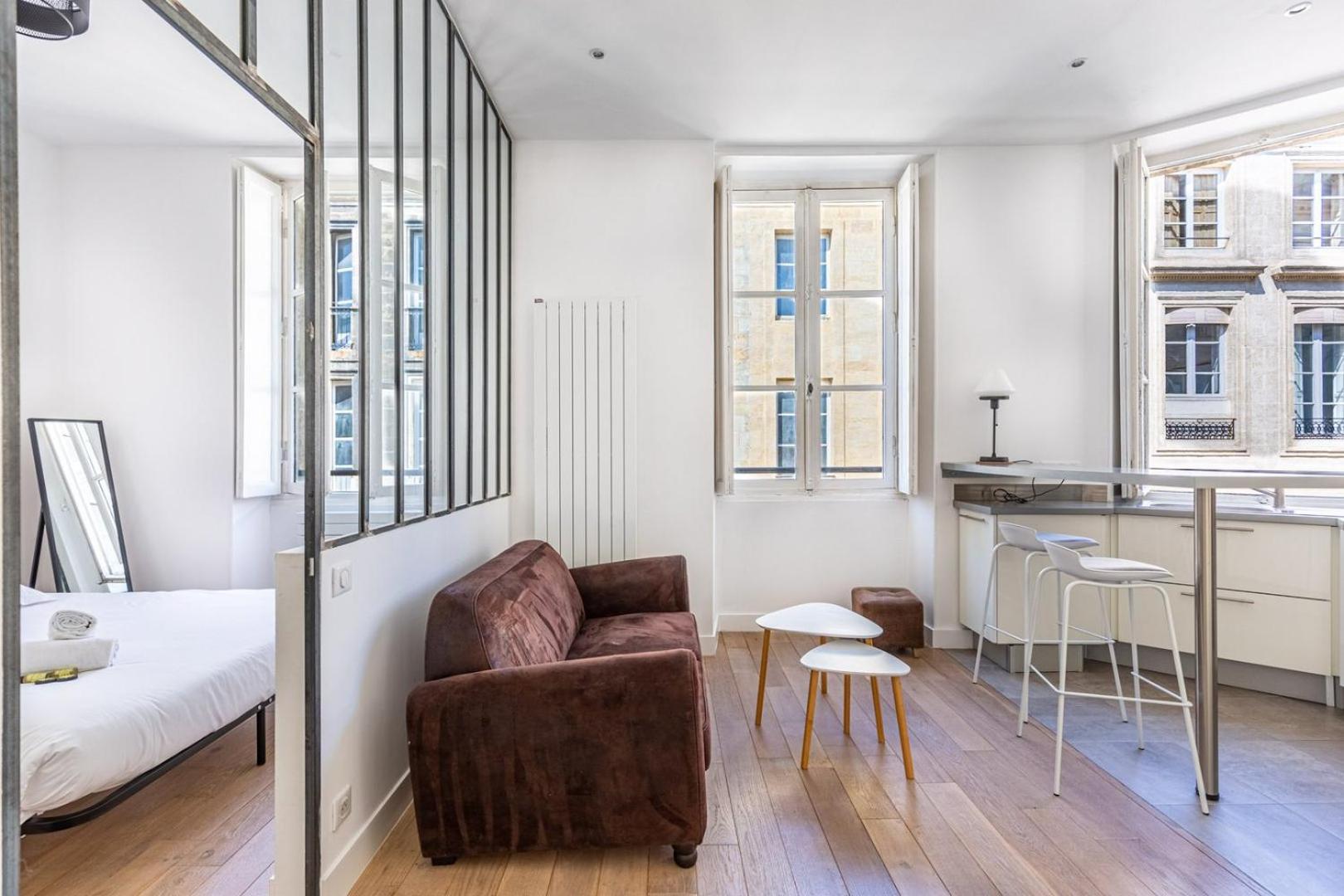 Ferienwohnung Guestready - A Bright Minimalism In The Centre Bordeaux Exterior foto